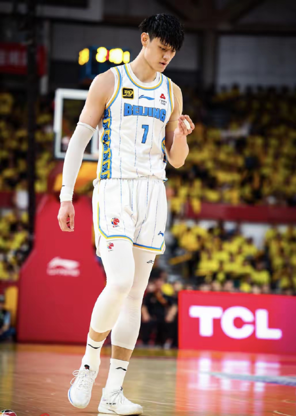 关于CBA季后赛倒计时；北京国安赛后防线松动；细节引发关注；压力陡增；身体对抗强度拉满的信息-爱游戏