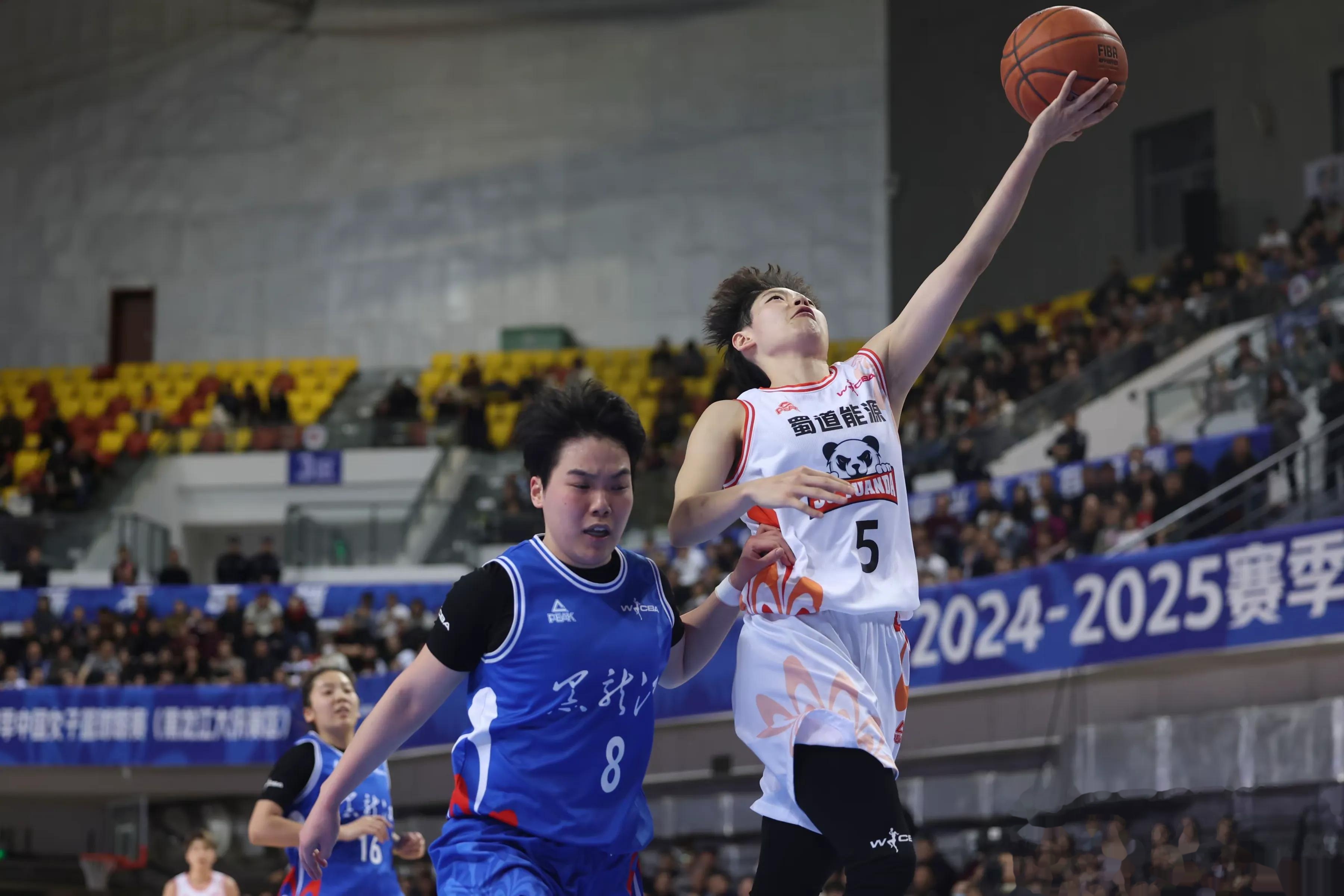 关于CBA季后赛倒计时；北京国安赛后防线松动；细节引发关注；压力陡增；身体对抗强度拉满的信息