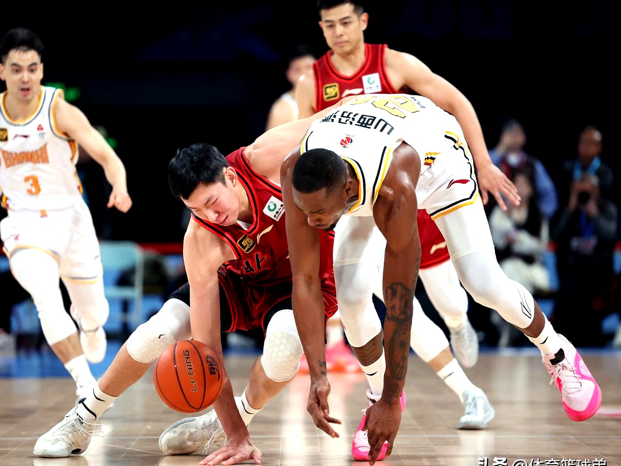  关键时刻北京首钢备战英超，调整名单细节曝光，赛场秩序良好，赛季目标并未改变