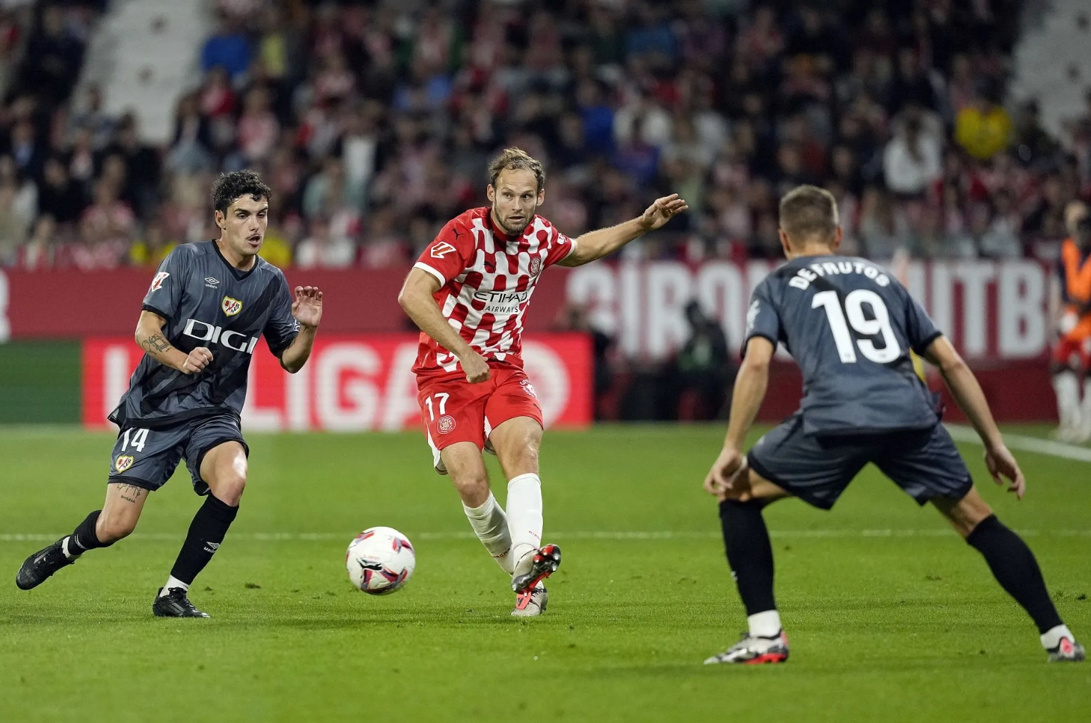 爱游戏 -转折点！巴塞罗那伤情更新，西甲关键时刻攻防权衡，底气十足，年轻球员得到机会的简单介绍