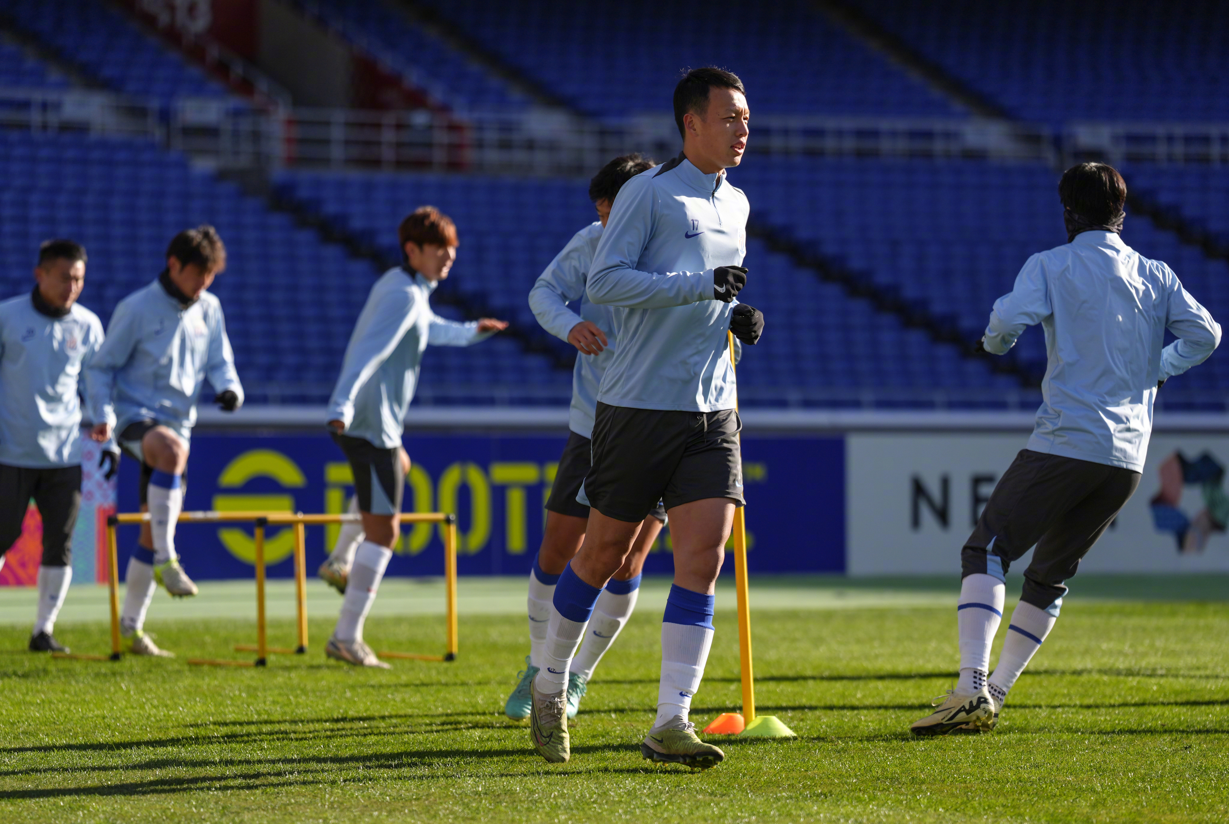 爱游戏网站 -上海申花赛前远射贴柱，志在欧联名次提升，话题不断，临场指挥获称赞的简单介绍